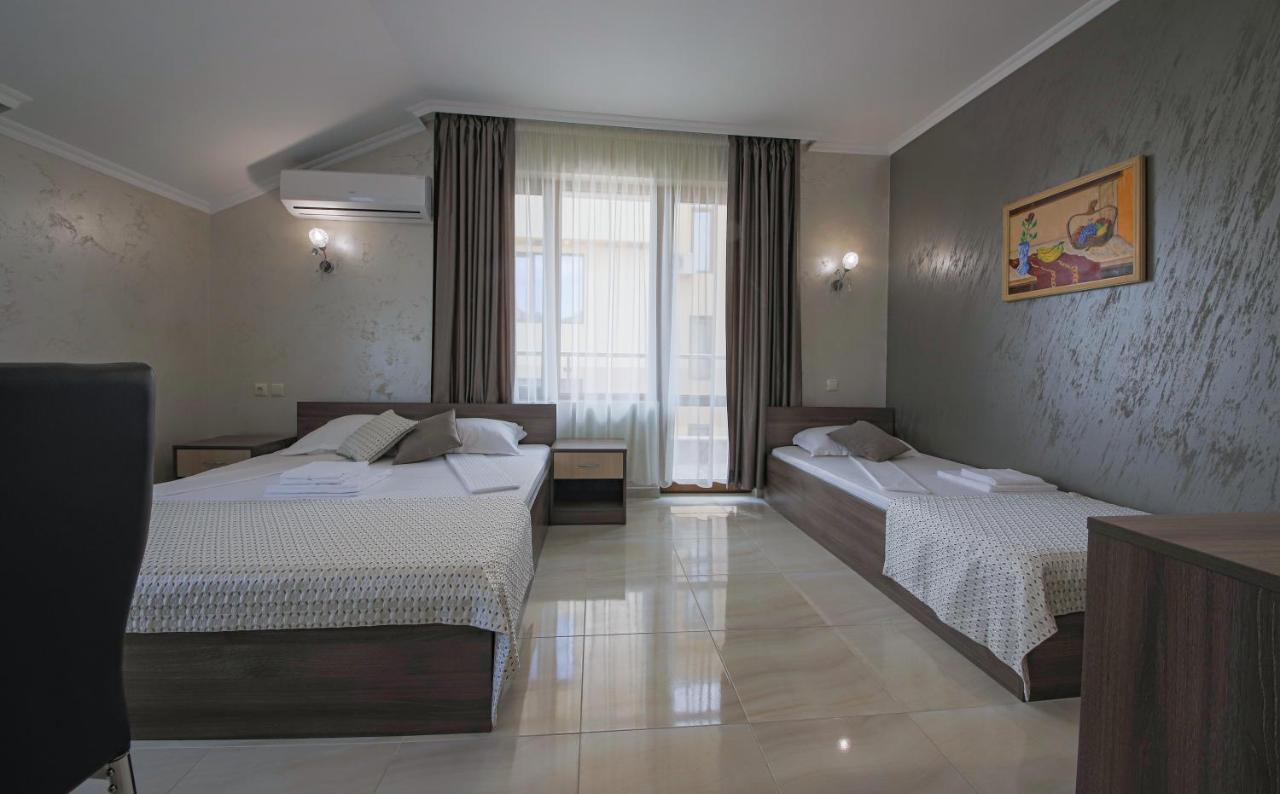 Guesthouse Phoenix Obzor Esterno foto