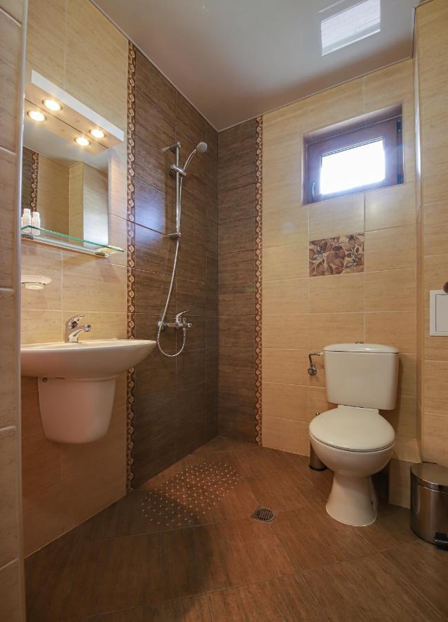 Guesthouse Phoenix Obzor Esterno foto